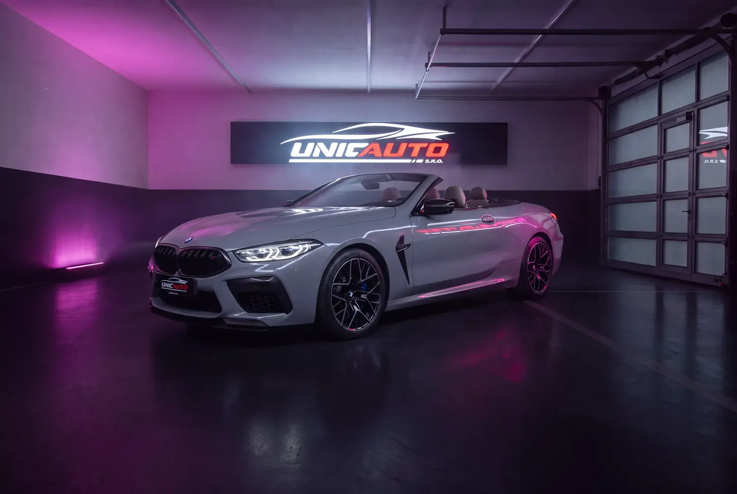 BMW M8 Competition Cabrio a noleggio a Roma — esterno