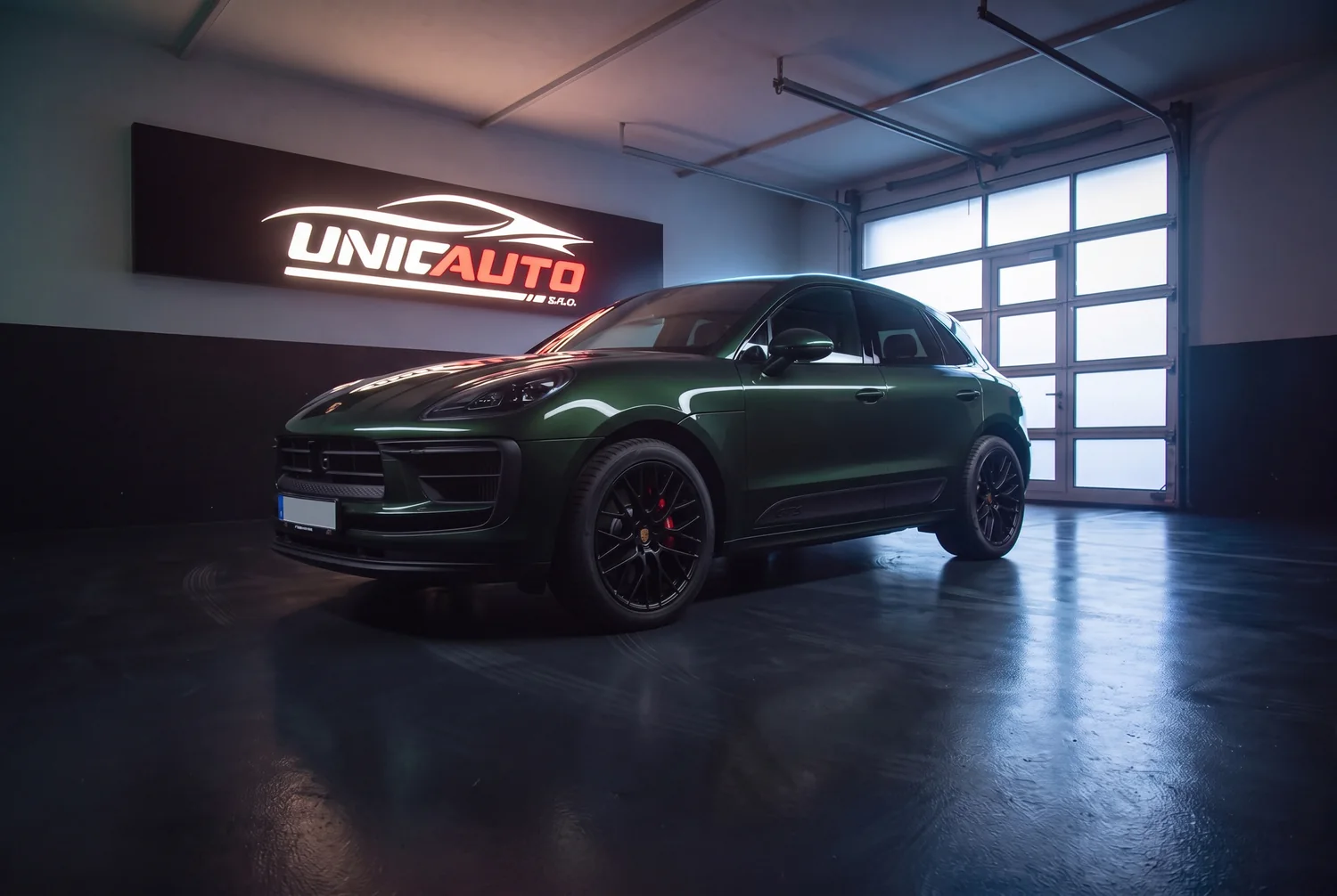 Porsche Macan GTS a noleggio a Roma — esterno
