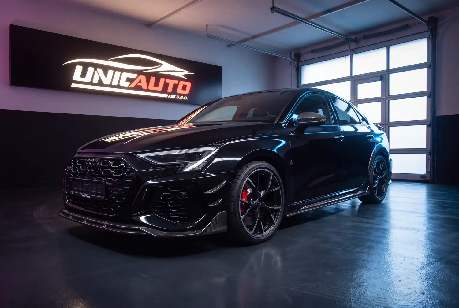 Audi RS3 Sportback a noleggio a Roma — esterno