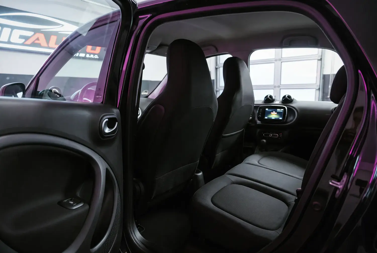 Smart Forfour a noleggio a Roma — interni