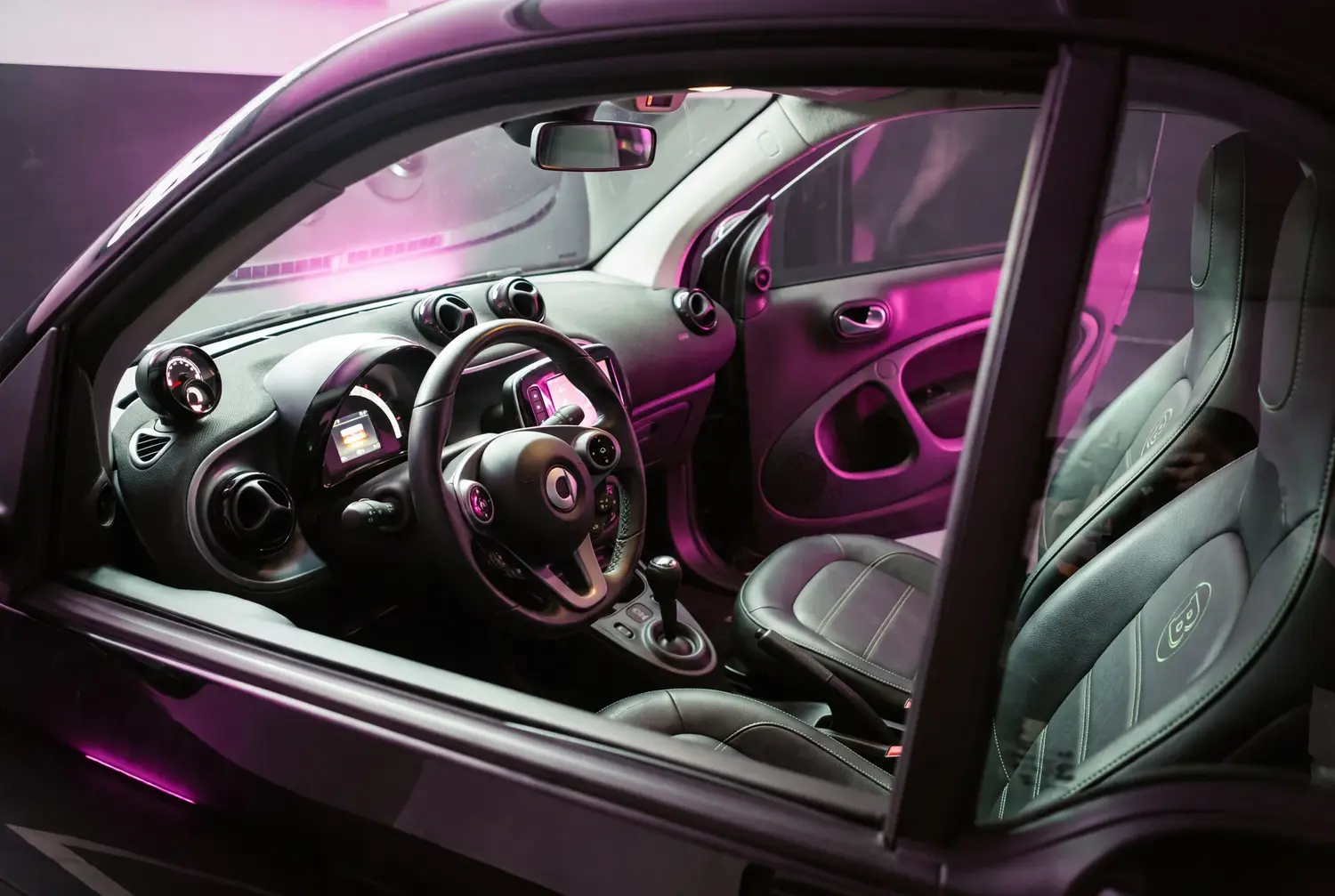 Smart Fortwo Brabus a noleggio a Roma — interni